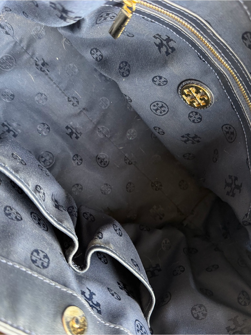 Tory Burch Holly East West Navy Leather Logo Tote Bag - Picture 4 of 6